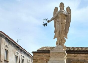 «Questo monumento di cent’anni fa è l’altare laico che racchiude il senso delle vite e del loro sacrificio»