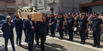 Il picchetto d’onore delle guardie giurate per l’ultimo saluto a Donato