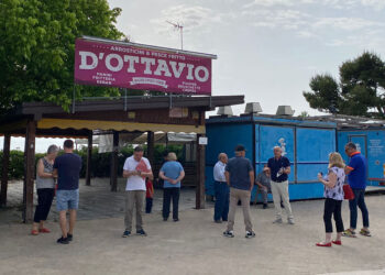 Vasto Marina, la rivolta degli street fooder: rinviato lo sgombero da piazza della Guardia costiera