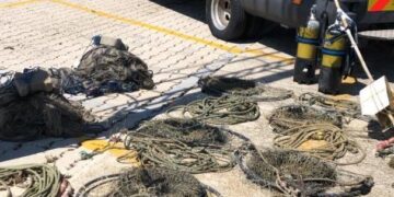 Reti abusive al largo di Fossacesia sequestrate dai sommozzatori della guardia di finanza