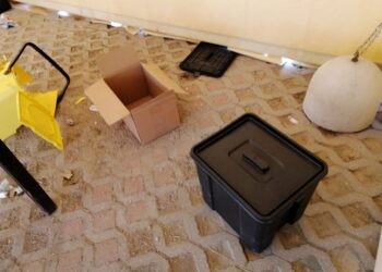 Vandali per la terza volta devastano il drive-in Covid, la Asl sospende il servizio