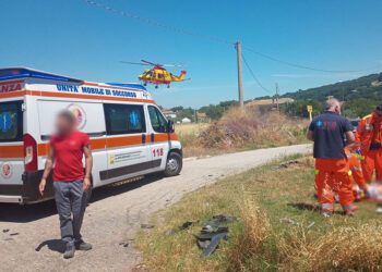 Incidente auto-moto, centauro soccorso in eliambulanza