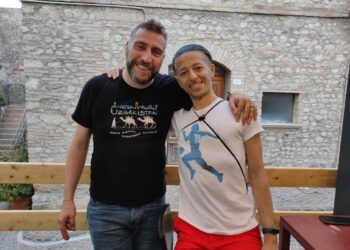 Lercio festeggia 10 anni di satira e irriverenza: «Ora compriamo tre reti tv e scendiamo in politica»