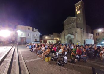 Lercio festeggia 10 anni di satira e irriverenza: «Ora compriamo tre reti tv e scendiamo in politica»