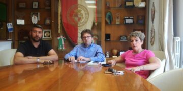 Menna irremovibile: «Furgoni dei panini da spostare, la piazza va liberata»