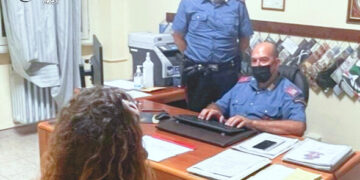 Viola il divieto di avvicinamento alla ex moglie: arrestato 64enne