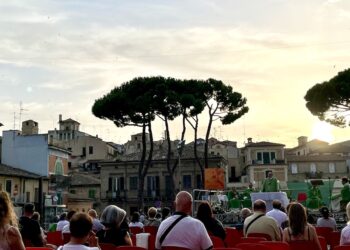 «Siate testimoni della santità del mondo», la Festa delle Famiglie in piazza Plebiscito