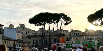 «Siate testimoni della santità del mondo», la Festa delle Famiglie in piazza Plebiscito