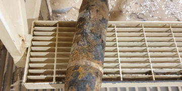 Ordigno nella sabbia per produrre mattonelle, attività produttiva sospesa alla Granito Forte