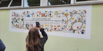 Riqualificazione urbana, inaugurato il pannello di ceramiche alla scuola Smerilli
