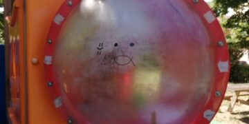 Parco inclusivo, a pochi giorni dalla pulizia, è di nuovo imbrattato