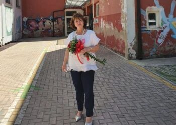«Io per la scuola ho dato il cuore», la prof Rosetta Madonna va in pensione