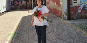 «Io per la scuola ho dato il cuore», la prof Rosetta Madonna va in pensione