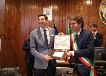 Il sindaco di Perth riceve le chiavi di Vasto: «Per i vastesi la luce della nostra città è sempre accesa»