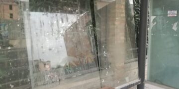 I vandali non si fermano: prese di mira ancora le fermate degli autobus