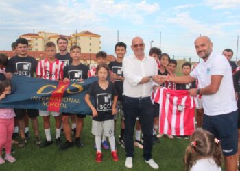 Uzbeki della Cis in visita a Vasto: l’abbraccio di Crisci e Zeytulaev