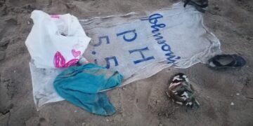 Telo mare e oggetti lasciati in spiaggia, si teme disperso in mare