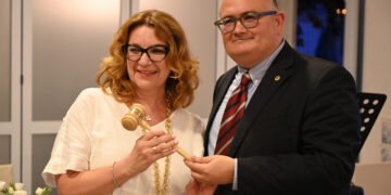 Passaggio del martelletto al Lions Club Vasto Adriatica Vittoria Colonna, Maria Pia Smargiassi è il nuovo presidente