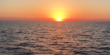 Dispersione delle ceneri in mare: ordinanza della Guardia Costiera con le norme da rispettare