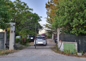 Donna trovata morta in casa, le forze dell’ordine indagano sulle cause del decesso