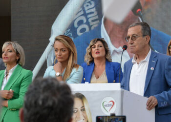 De Nicolis vara la giunta: l’esperto Spadano vicesindaco, Lippis fuori. Salta la presentazione alla stampa