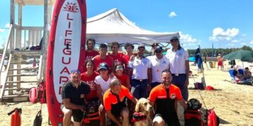 Sicurezza in mare, a San Salvo Marina le esercitazioni di personale di salvataggio e cani bagnino