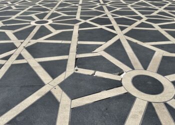 Corso presentoso, alla conta le mattonelle ancora disponibili