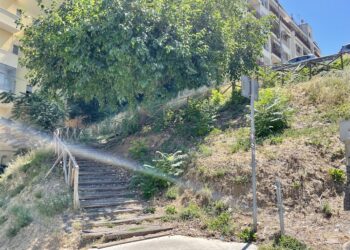 Nuovo volto per i gradini che collegano piazza Mario Bianco al terminal bus