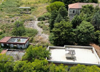 L’ex caserma chiusa da 24 anni è diventata una discarica. Progetto di recupero atteso dal 2014