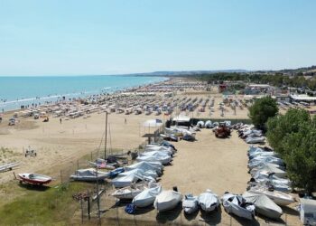 «Toglieremo gli ombrelloni per far posto ai concerti di Jovanotti»