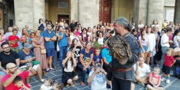 Le evoluzioni dei rapaci  in volo accendono la Settimana Medievale