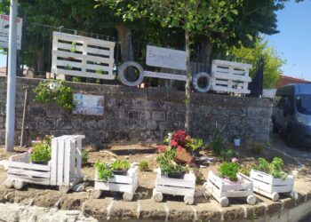 La street art “veste di nuovo” le vie di Guilmi: gli alunni della scuola primaria colorano i vicoli del borgo