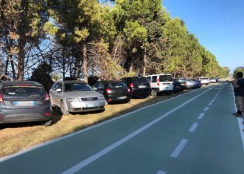 Parcheggi selvaggi sulla Via Verde, Nino Di Fonso: «Situazione insostenibile e vergognosa»
