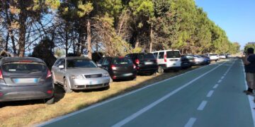 Parcheggi selvaggi sulla Via Verde, Nino Di Fonso: «Situazione insostenibile e vergognosa»