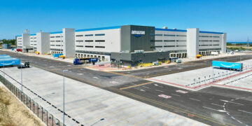 Amazon e il nodo-traffico, picchi di 200 tir, «Magazzino costruito per limitare l’impatto su strade locali»