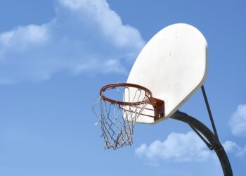 I “ragazzi”del basket ricordano il prof. Coltorti: «Sei stato per noi maestro di sport e di vita»