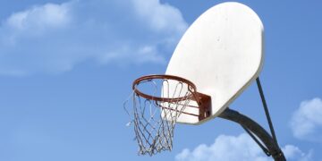 I “ragazzi”del basket ricordano il prof. Coltorti: «Sei stato per noi maestro di sport e di vita»