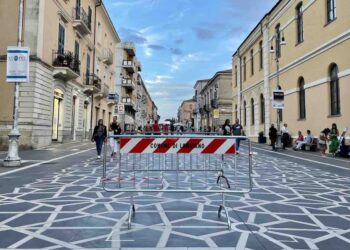 Mattonelle frantumate, altri 4mila euro per la manutenzione