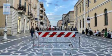 Mattonelle frantumate, altri 4mila euro per la manutenzione