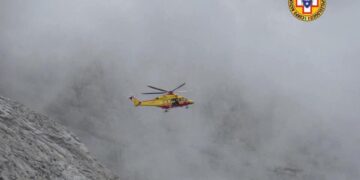 Escursioni in montagna, Soccorso Alpino: «È necessario essere prudenti e non andare mai da soli»
