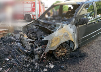 Nella notte a fuoco escavatore a Castiglione e auto in fiamme a Vasto