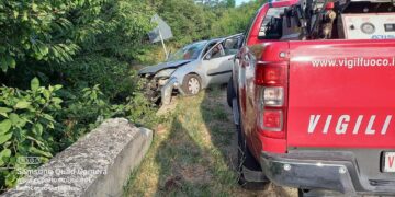 Fuori strada con l’auto, 55enne soccorso in eliambulanza