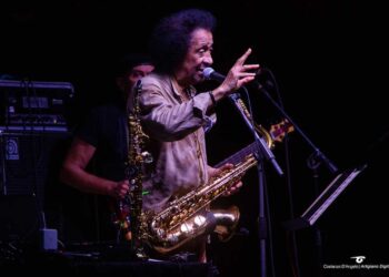 La carica di James Senese: «Con la musica emaniamo voglia di vivere e facciamo vivere i perdenti»