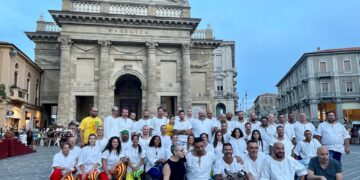 Il quartiere Borgo solleva al cielo il trofeo in ricordo di Antonio Pasquini