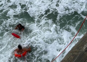 Salvataggio a Punta Aderci, le testimonianze: «Così abbiamo soccorso i tre turisti»