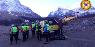 Tre giovani colpiti da un fulmine sul Gran Sasso durante un’escursione: uno è grave