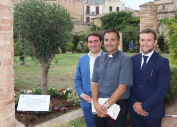 Ai giardini d’Avalos piantato un ulivo in ricordo di Valter Marinucci