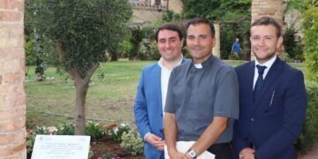 Ai giardini d’Avalos piantato un ulivo in ricordo di Valter Marinucci