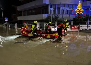 Alluvione nelle Marche, 10 morti. L’Abruzzo pronto ad inviare aiuti