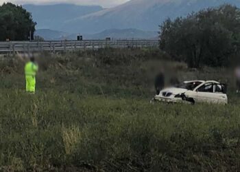 Auto travolge la recinzione ed esce dall’A14, due feriti, il più grave soccorso in eliambulanza